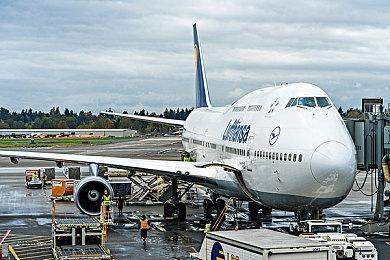 至死不渝！网友画作：感染T病毒的里昂依偎在艾达怀里